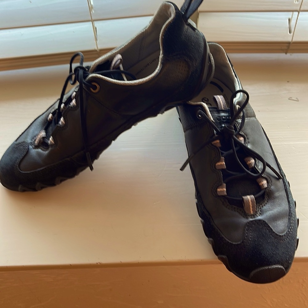 Ecco women’s black leather and suede shoes Euro size 38, US size 8